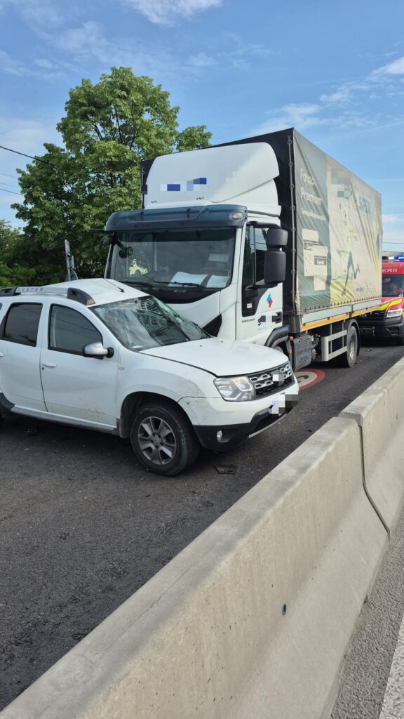 Accident pe DN 64 în Stolniceni: Două victime la spital