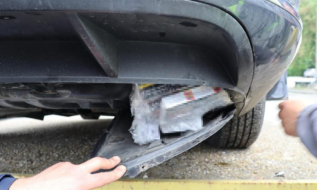 Țigări ascunse ingenios într-o mașină oprită la Calafat
