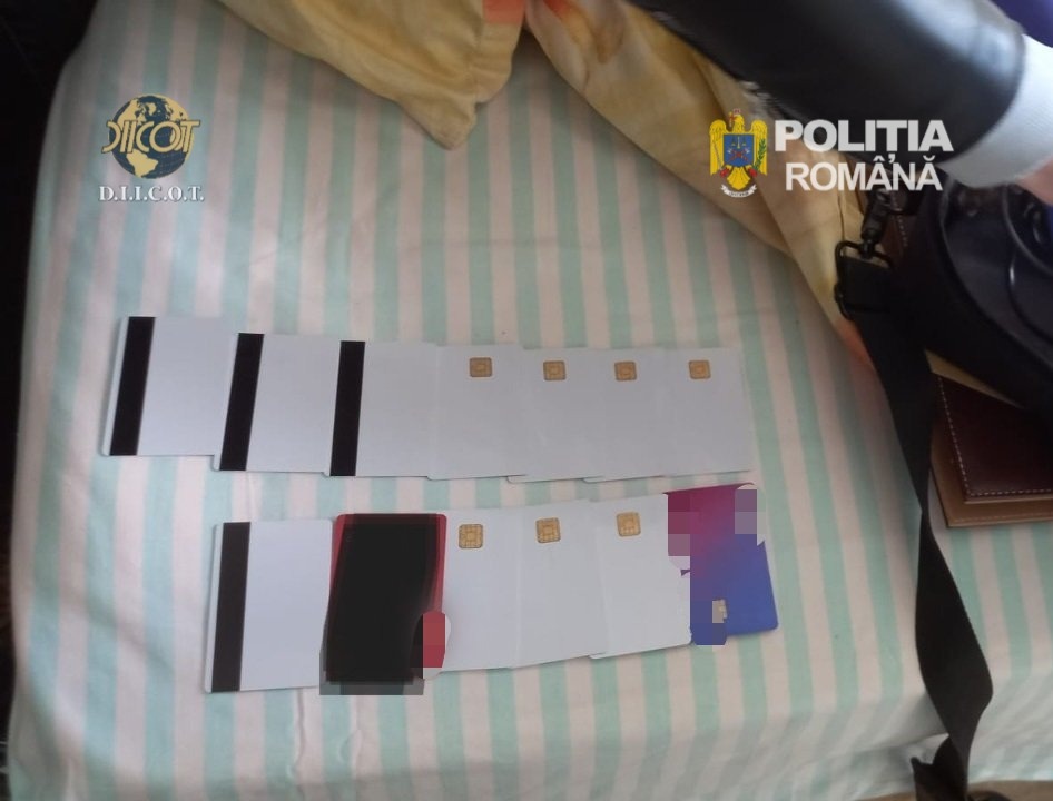 WhatsApp Image 2026-05-14 at 141103 1 - Jurnalul Olteniei – Știri din Craiova și Oltenia Evidence laid out on a striped surface: white cards with SIM chips and taped sections; DIICOT and Romanian police logos visible in the corner.