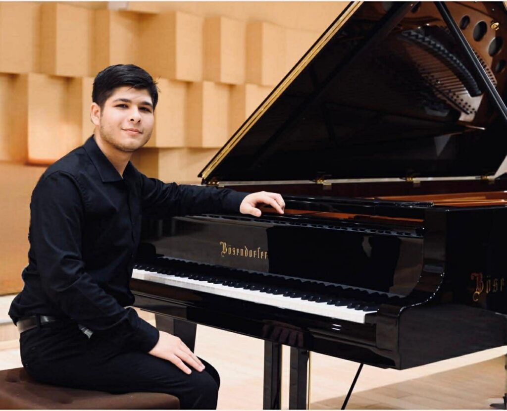 Craiova: Pianist de 18 ani admis la o universitate de top
