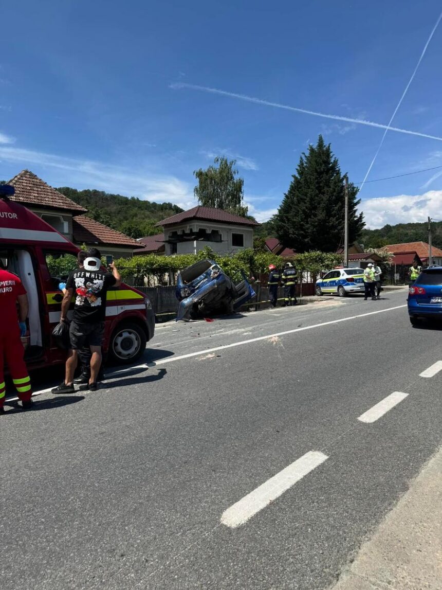 Accident grav în localitatea gorjeană Vârț: Două persoane rănite