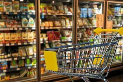 INS: Consumul a crescut în România