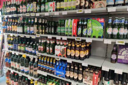 Furturi repetate de alcool în Târgu Jiu: polițiștii au făcut două rețineri