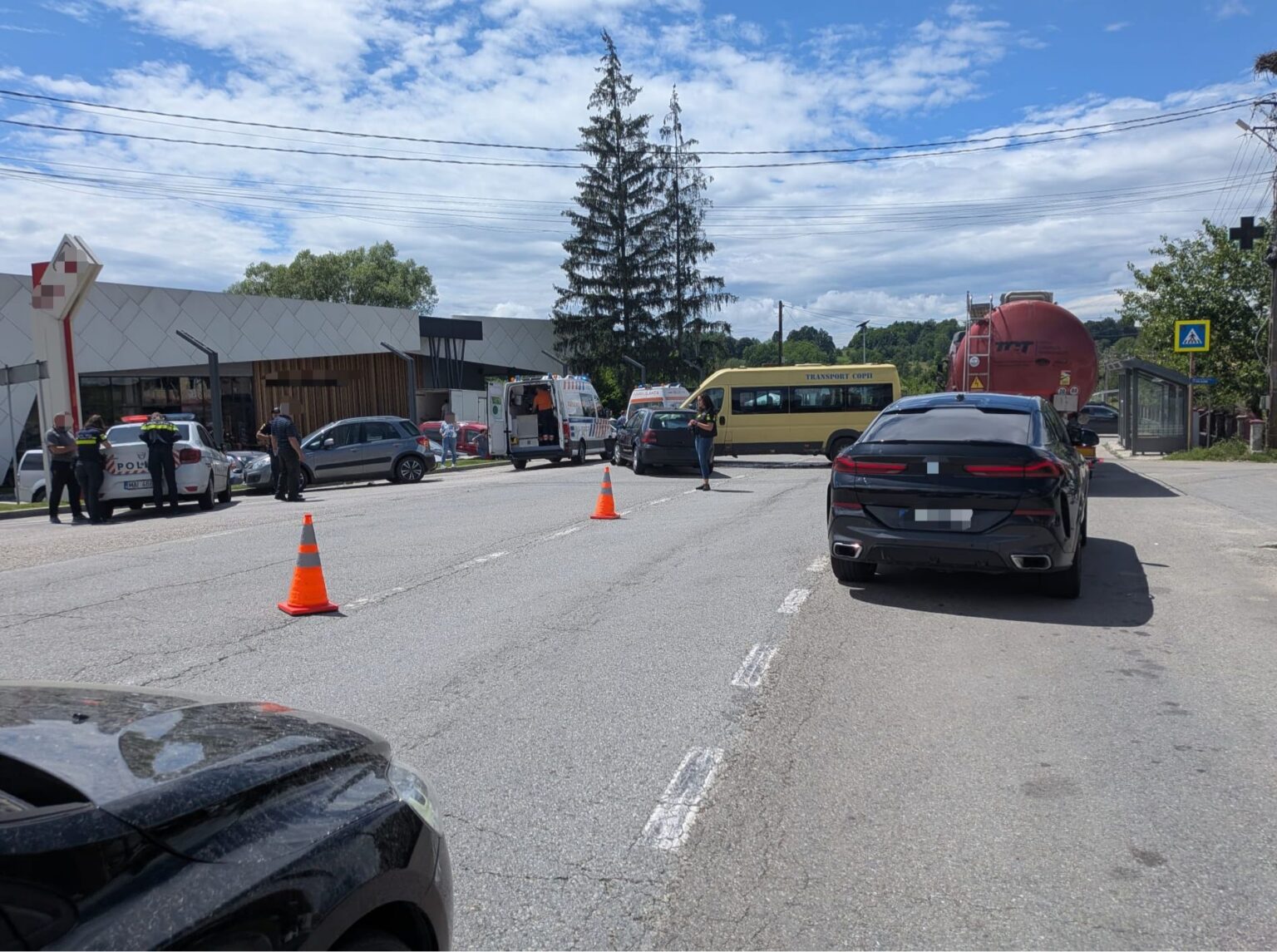 Accident cu un microbuz școlar pe DN 67, în Vâlcea