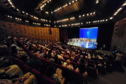 Ceremonie solemnă la Craiova: Primăria a premiat elevii și i-a numit cetățeni de onoare pe eroii din Parcul „Nicolae Romanescu”