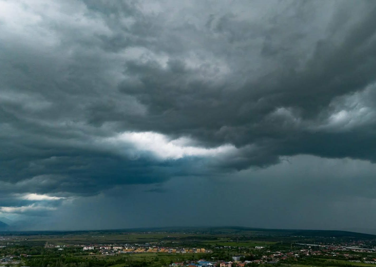 Noi alerte de furtuni în Oltenia. Foto: Meteoplus