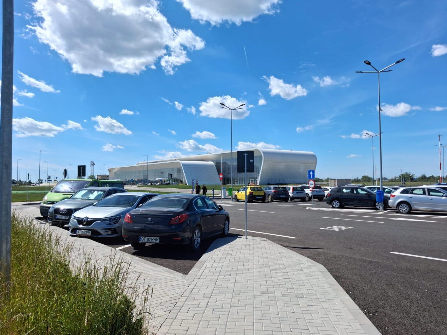 Parcare nouă la Aeroportul Craiova - Jurnalul Olteniei – Știri din Craiova și Oltenia Parcare nouă la Aeroportul Craiova