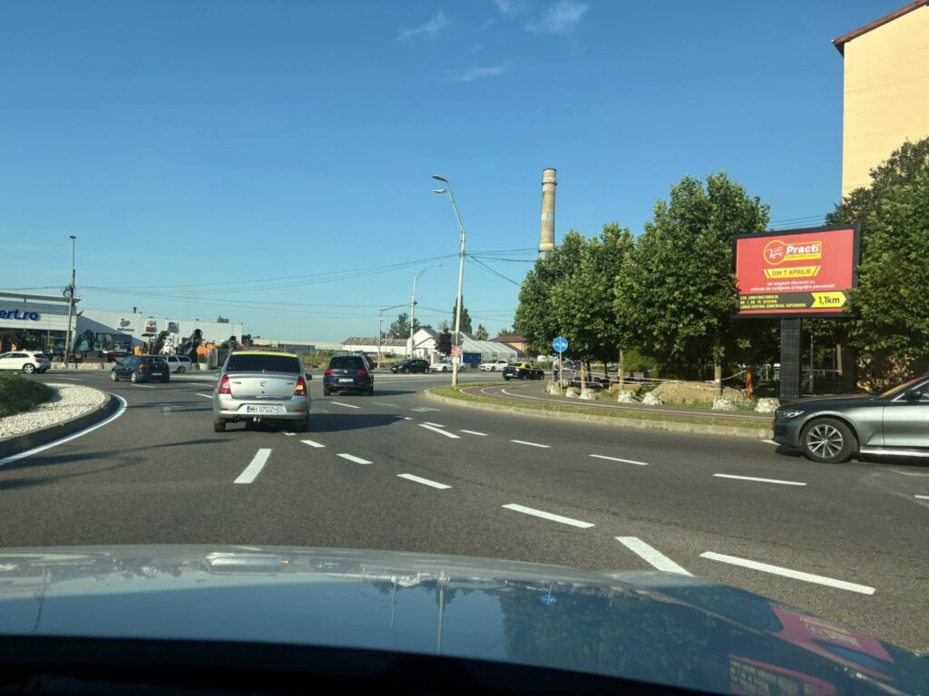 Lucrări de refacere a marcajelor rutiere în Severin - Jurnalul Olteniei – Știri din Craiova și Oltenia Lucrări de refacere a marcajelor rutiere în Severin