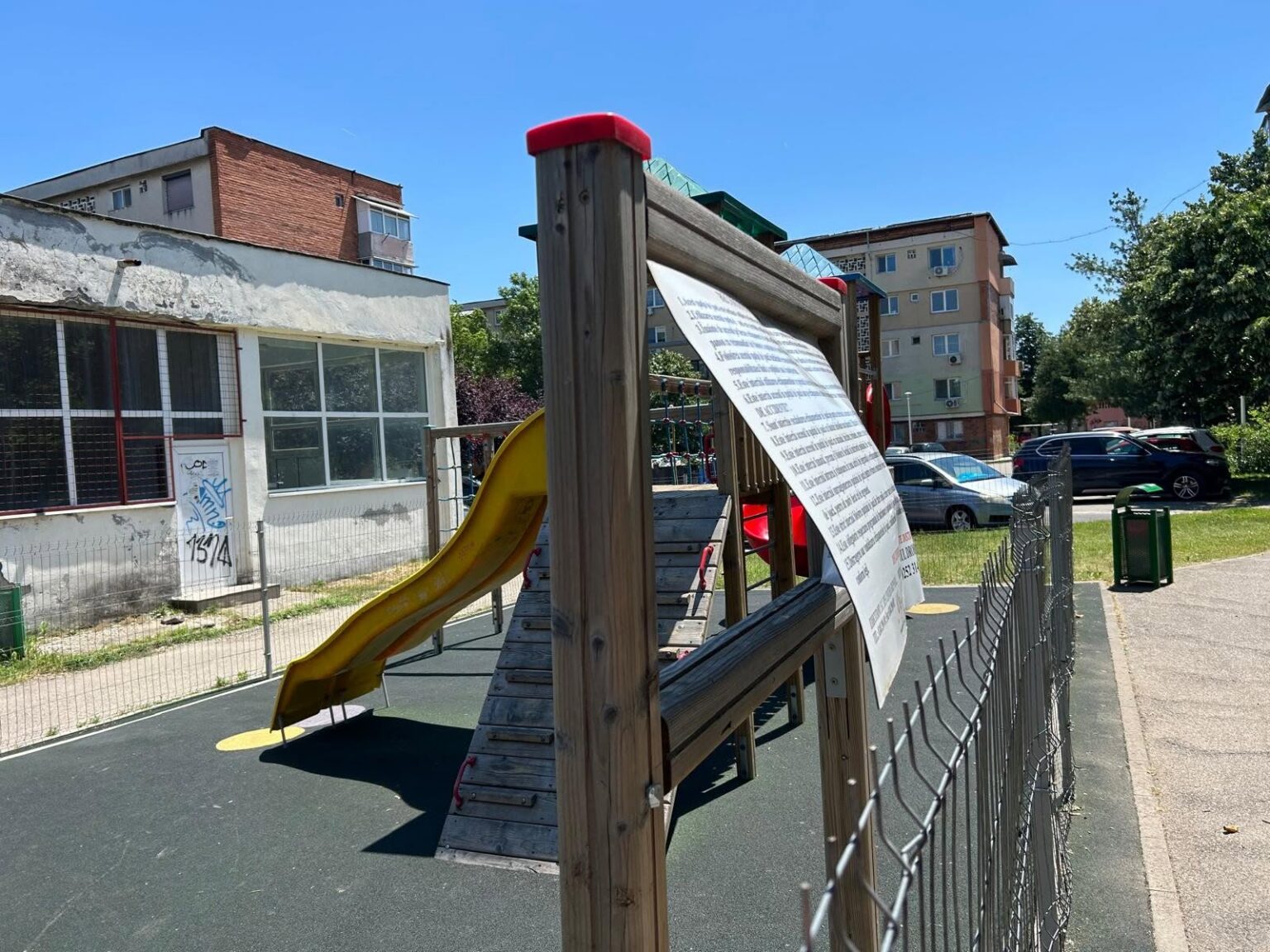 Camerele video au surprins acte de vandalism într-un parc din Severin