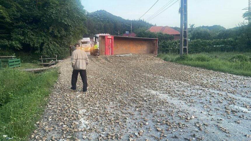 Trafic dirijat pe DN 67. Foto: DRDP Craiova