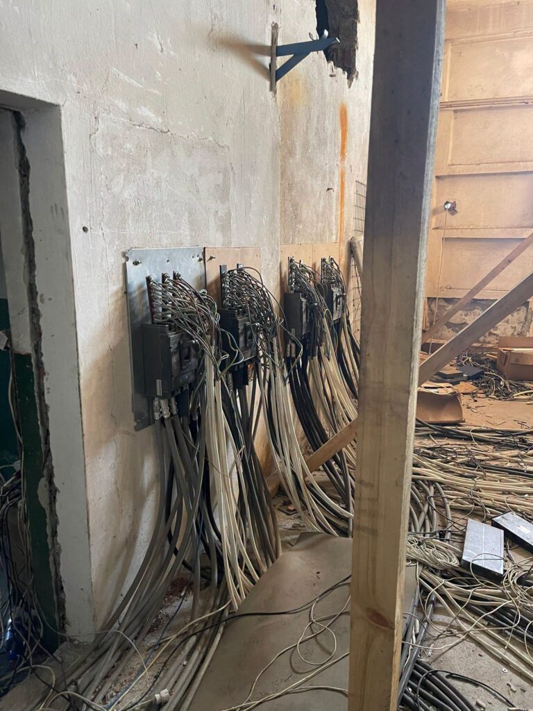 Fermă ilegală de criptomonede, descoperită de ANAF. Foto: Facebook - Jurnalul Olteniei – Știri din Craiova și Oltenia Fermă ilegală de criptomonede, descoperită de ANAF. Foto: Facebook