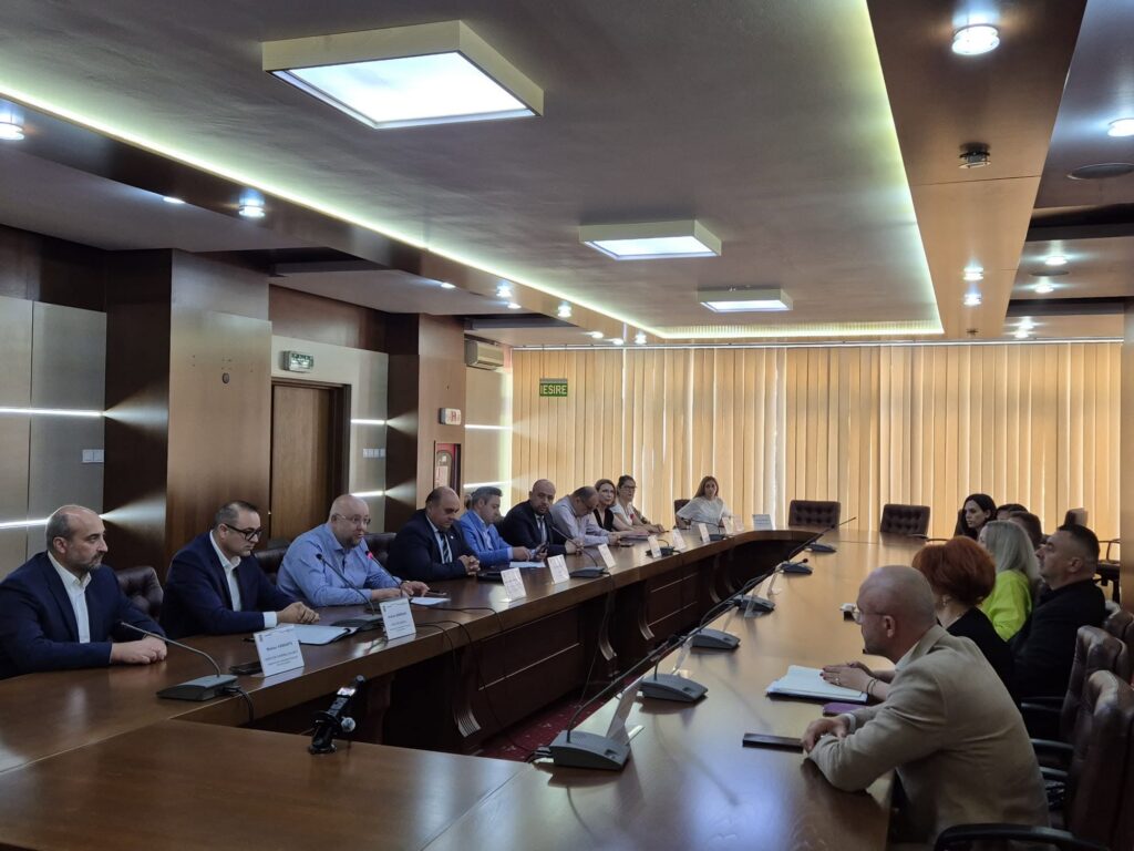 Fonduri europene pentru viitorul educației în Vâlcea