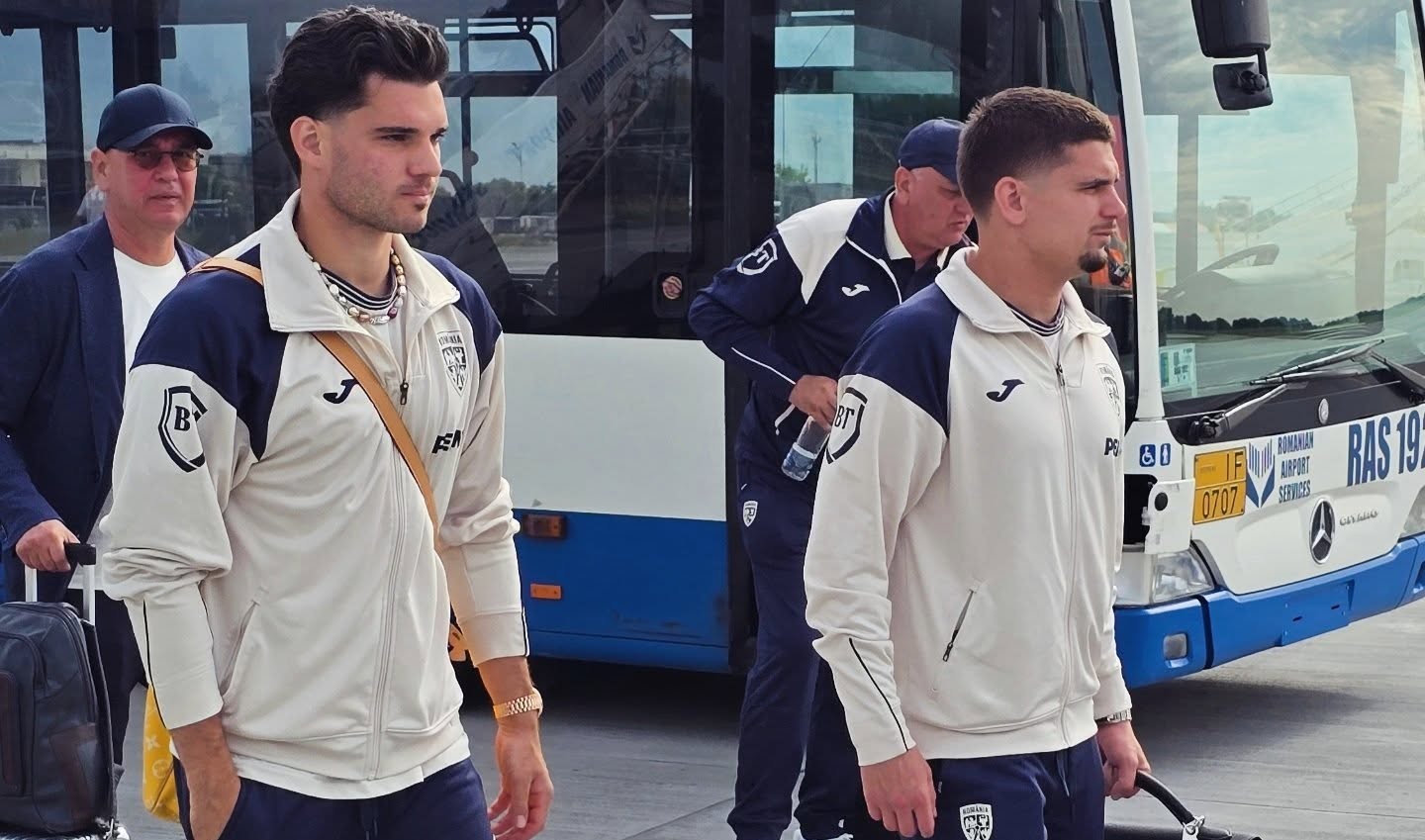 Ianis Hagi e optimist, cu tatăl său pe banca României