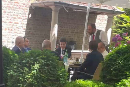 Nicușor Dan, la masă cu Rareș Bogdan, Negrescu și Pahonțu. Foto: captură video Digi24