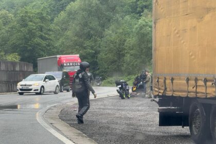 Accident pe Defileul Jiului, o persoană a fost rănită. Foto: Radare și Echipaje de poliție Gorj