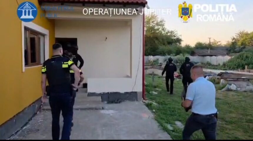 Police officers in black uniforms entering a yellow house during a raid, labeled 'OPERATIUNE' with Romanian Police logos visible outside.