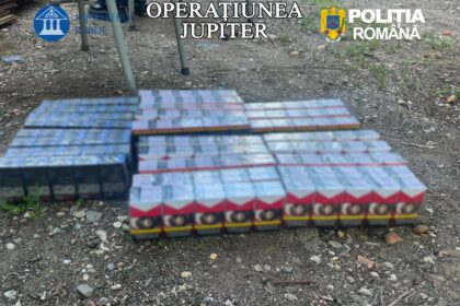 Articole pirotehnice și țigări, confiscate la percheziții