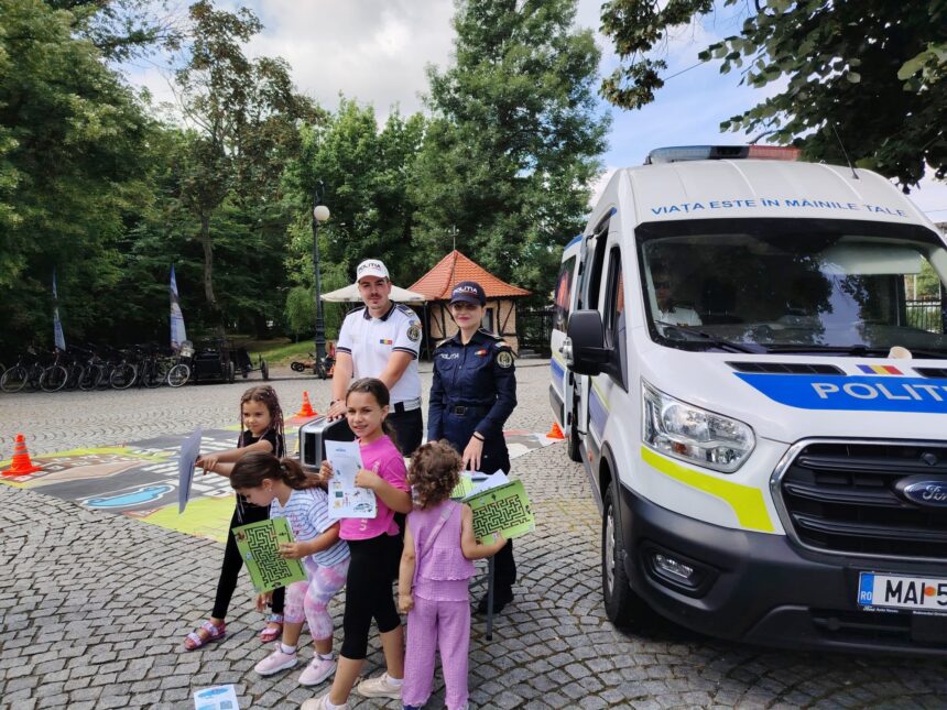 Polițiștii din Craiova promovează siguranța rutieră