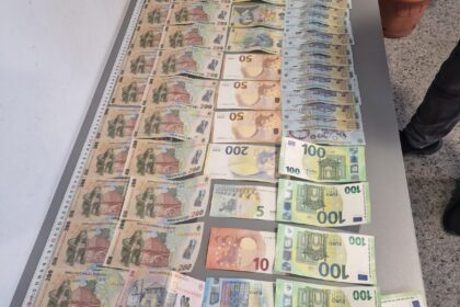 Row of confiscated banknotes (Romanian lei and euros) spread across a table beneath the Poliția Română logo.