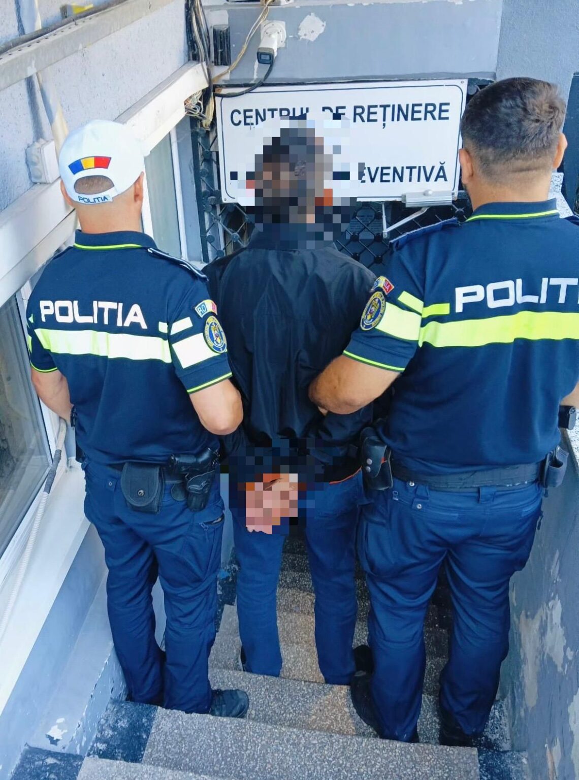 Vâlcea: Bărbat reținut după ce a condus fără drept