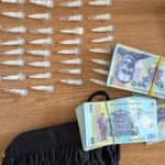 Craiova: Doi dealeri prinși cu zeci de doze de droguri