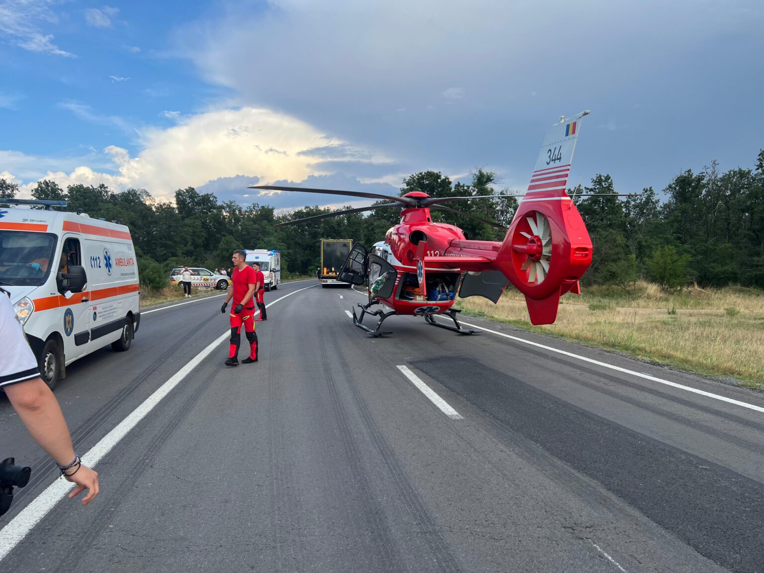 elicopter smurd interventie - Jurnalul Olteniei – Știri din Craiova și Oltenia Mehedinți: accident pe DN 56A, intervenție de amploare