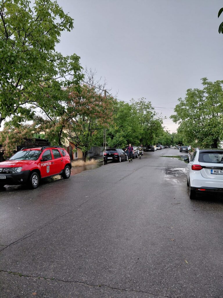 Cod galben în Dolj: gospodării inundate și copaci căzuți