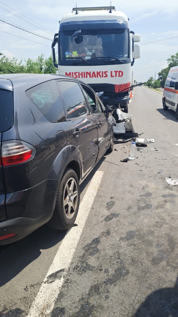 Accident grav pe DN 56: Trei copii și doi adulți rănți - Jurnalul Olteniei – Știri din Craiova și Oltenia Accident grav pe DN 56: Trei copii și doi adulți rănți