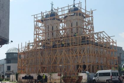 Mii de lei pentru lăcașurile de cult din Târgu Jiu. Biserica monument istoric din Piața Prefecturii în reabilitare