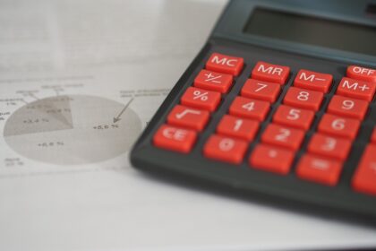 Contabilul de la Finanțe și paradoxul taxelor din 2026