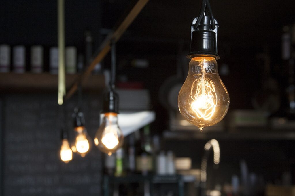 Preț record, luni, la curent. Foto: Pixabay