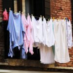 Craiova: Amenzi mari pentru rufele întinse la geam