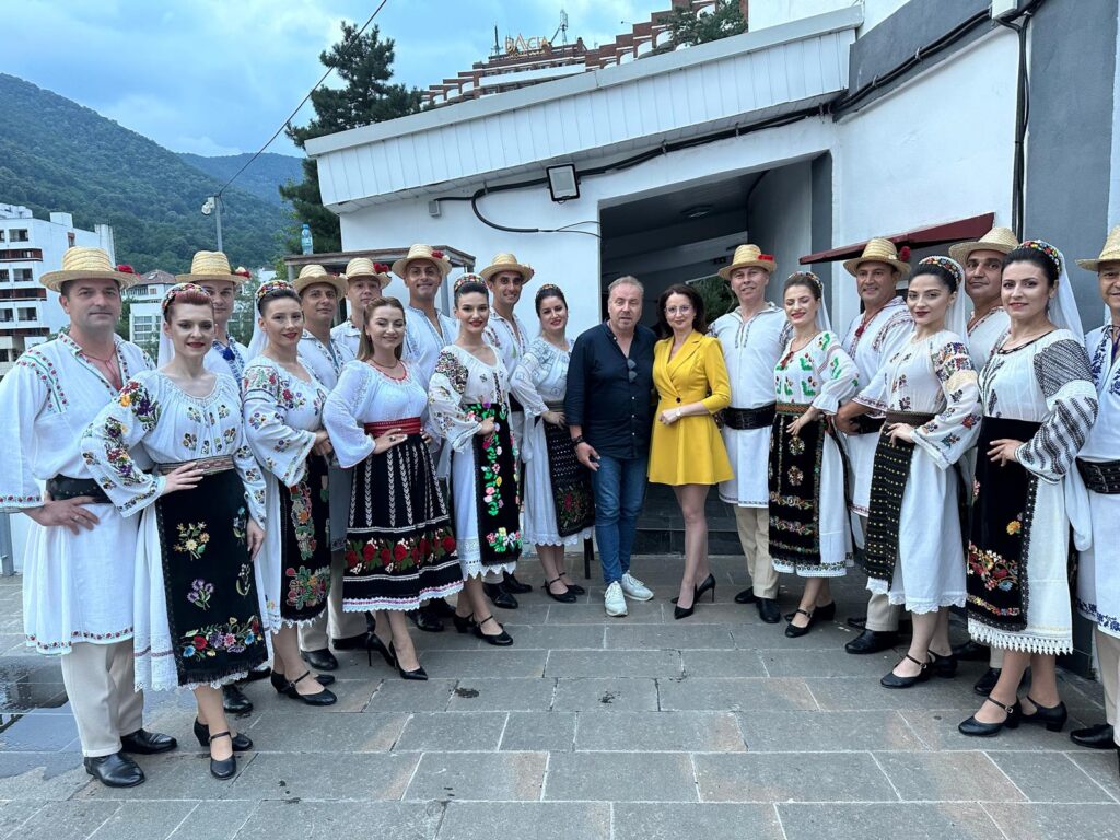 Folclorul oltenesc a strălucit pe scena Festivalului Hercules - Jurnalul Olteniei – Știri din Craiova și Oltenia Folclorul oltenesc a strălucit pe scena Festivalului Hercules