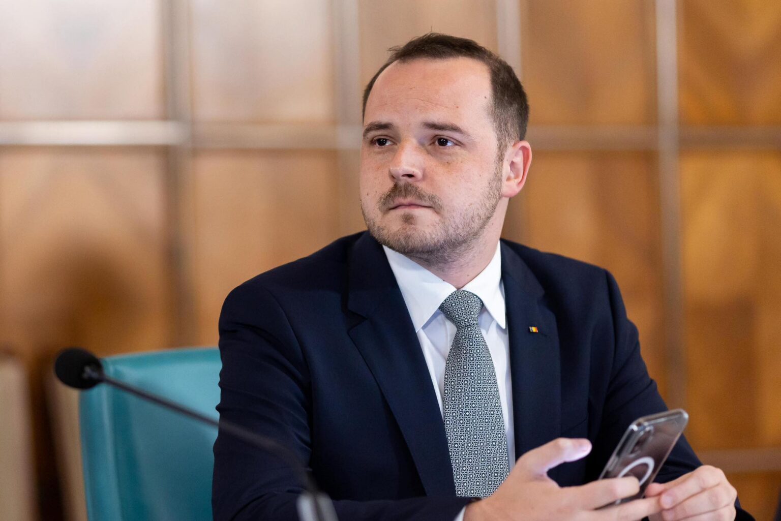 Derapaj în Parlament: Rogobete, atac la Ioana Mihăilă