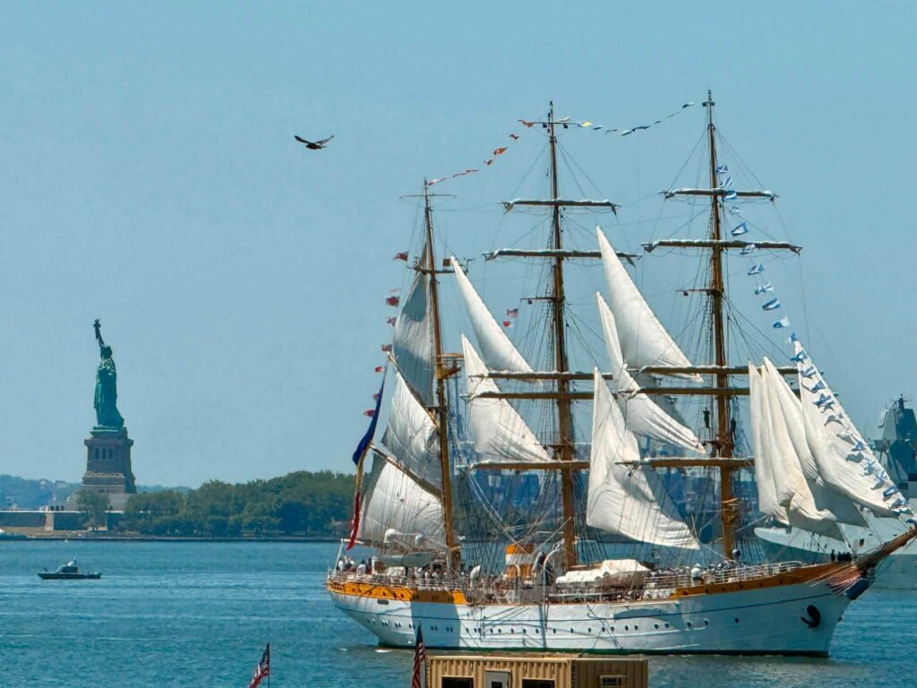 „Bricul Mircea”, la Parada Velierelor din New York: Foto: Facebook - Jurnalul Olteniei – Știri din Craiova și Oltenia „Bricul Mircea”, la Parada Velierelor din New York: Foto: Facebook