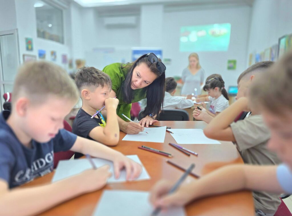 O experiență unică în Olt: tablouri realizate din flori presate - Jurnalul Olteniei – Știri din Craiova și Oltenia O experiență unică în Olt: tablouri realizate din flori presate