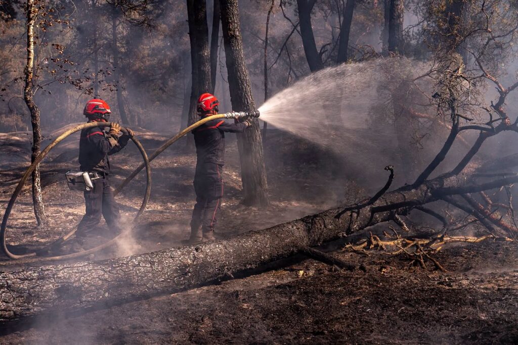 Incendii devastatoare în Franța: Macron mulțumește României. Foto: Facebook - Jurnalul Olteniei – Știri din Craiova și Oltenia Incendii devastatoare în Franța: Macron mulțumește României. Foto: Facebook