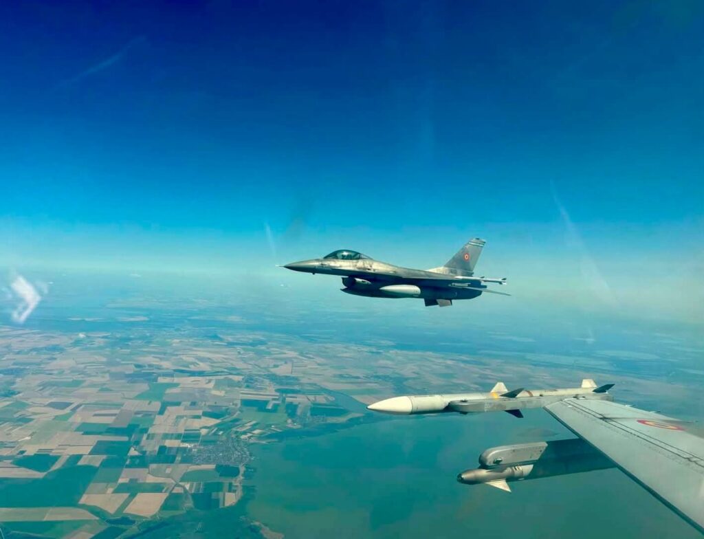Dronă neutralizată de F-16: Imagini din misiune - Jurnalul Olteniei – Știri din Craiova și Oltenia Dronă neutralizată de F-16: Imagini din misiune