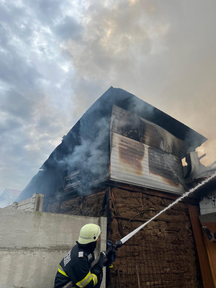 Mobilizare de amploare după un incendiu în Craiova