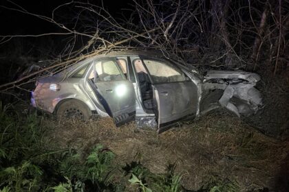 Accident pe DJ 564: Un șofer băut s-a răsturnat cu mașina