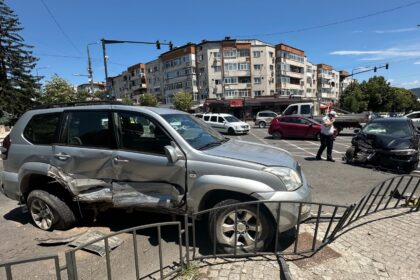 Accident grav în Vâlcea: O fetiță și doi adulți la spital