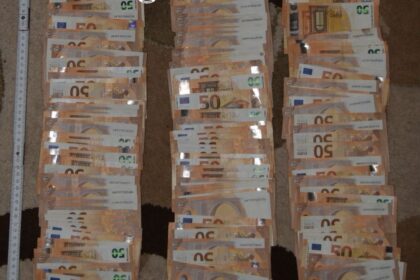 Spălare de bani în Vâlcea: Percheziții și 1,5 mil. lei