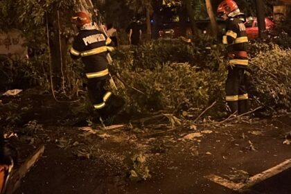 Craiova, lovită de o furtună: Zeci de pagube