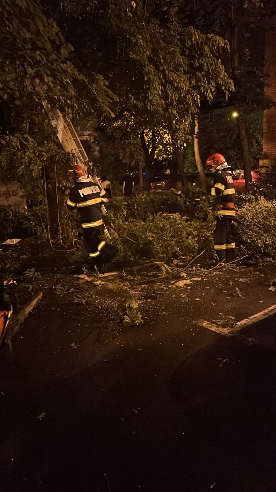 Craiova, lovită de o furtună: Zeci de pagube