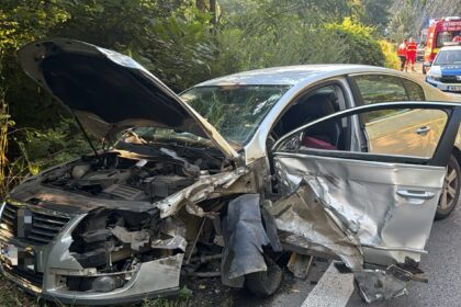 Vâlcea: Accident pe DN7. O mașină s-a lovit de un TIR