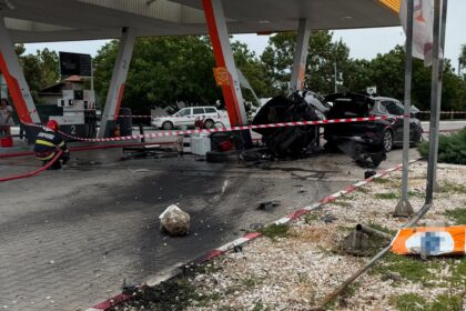 Accident în Dolj: Staţie peco distrusă de două maşini