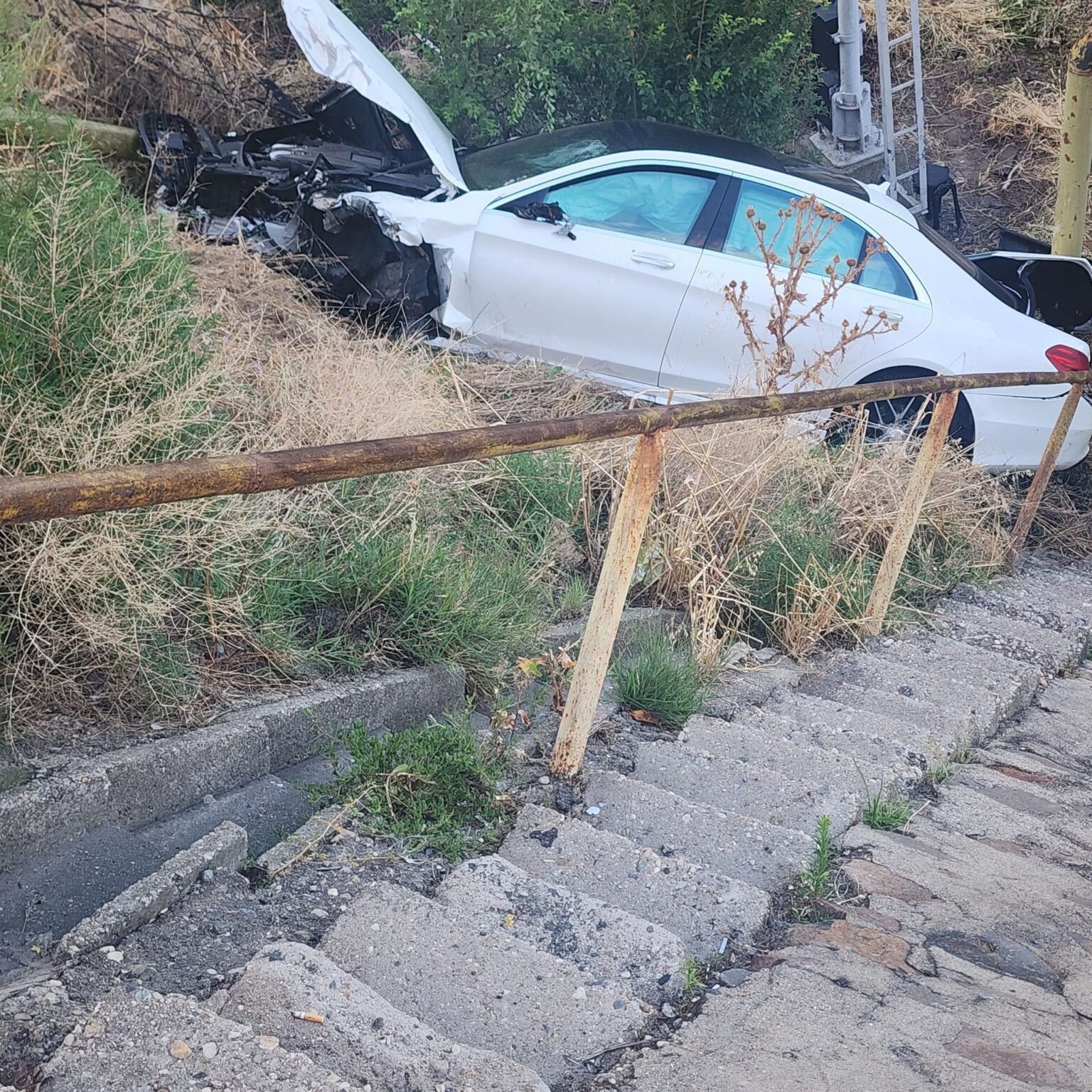 Accident grav în Craiova: Șofer beat, răsturnat pe șine
