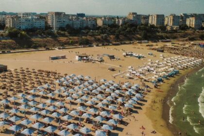 Fragmente de dronă găsite pe litoralul românesc. Foto: Facebook