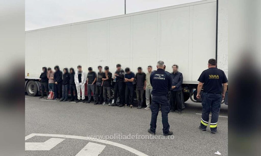 Descoperire la Calafat: 15 cetățeni străini, ascunși într-un TIR