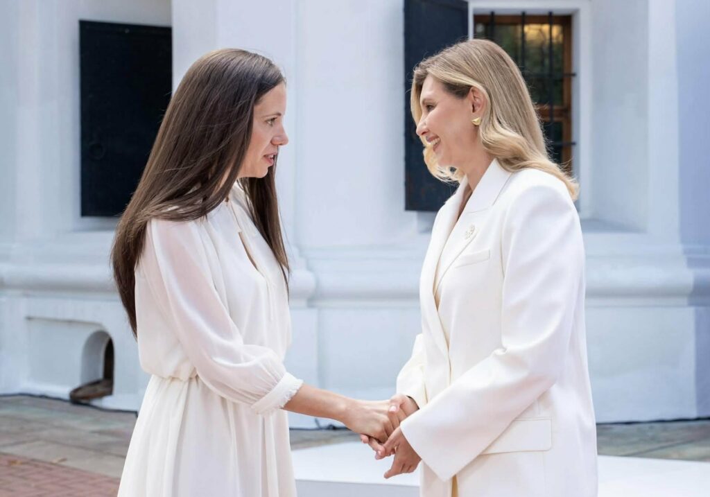 Mirabela Grădinaru, la Summitul Primelor Doamne de la Kiev. Foto: Facebook - Jurnalul Olteniei – Știri din Craiova și Oltenia Mirabela Grădinaru, la Summitul Primelor Doamne de la Kiev. Foto: Facebook